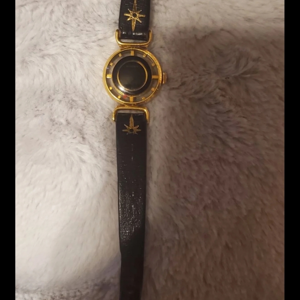 Vintage juvenia mystere womans skelliton watch